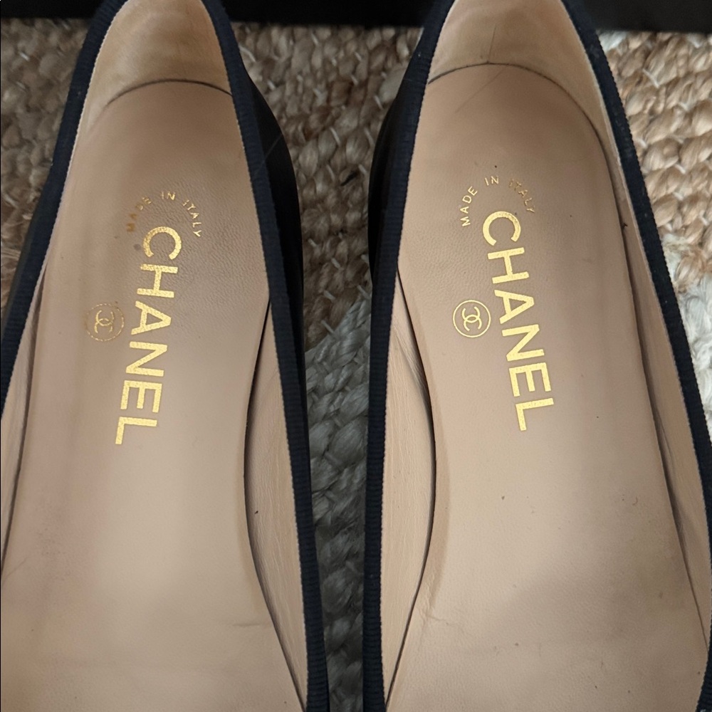 *SOLD* Authentic CHANEL Black Lambskin Patent Ballerina Flats sz 39 - Picture 4 of 12